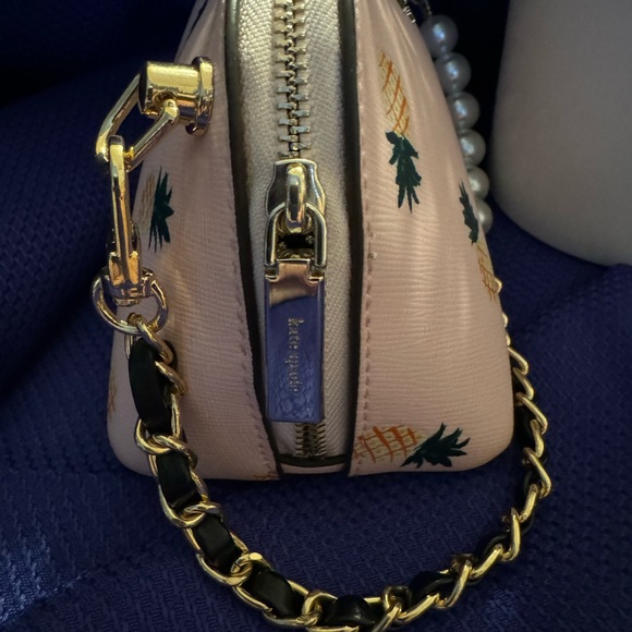 Kate Spade repurposed pineapple 🍍 makeup bag. So cute!! - Picture 3 of 5